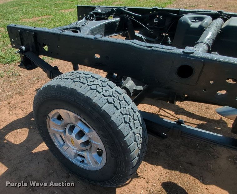 image for item MX9348 2008 Chevrolet Silverado 3500HD  pickup truck cab and chassis