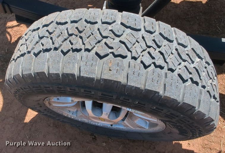 image for item MX9348 2008 Chevrolet Silverado 3500HD  pickup truck cab and chassis