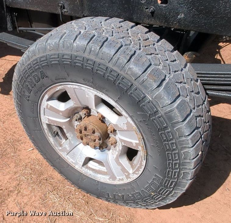 image for item MX9348 2008 Chevrolet Silverado 3500HD  pickup truck cab and chassis