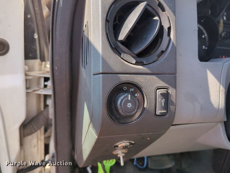 image for item MX9349 2013 Ford F650 Super Duty  box truck