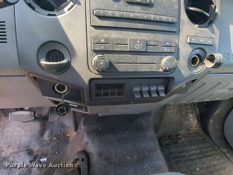 image for item MX9349 2013 Ford F650 Super Duty  box truck