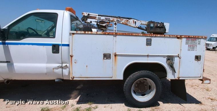 image for item MX9350 2001 Ford F550  utility bed pickup truck