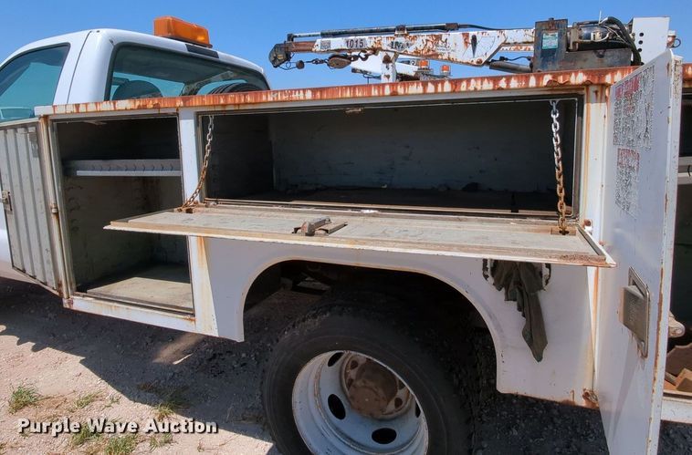 image for item MX9350 2001 Ford F550  utility bed pickup truck