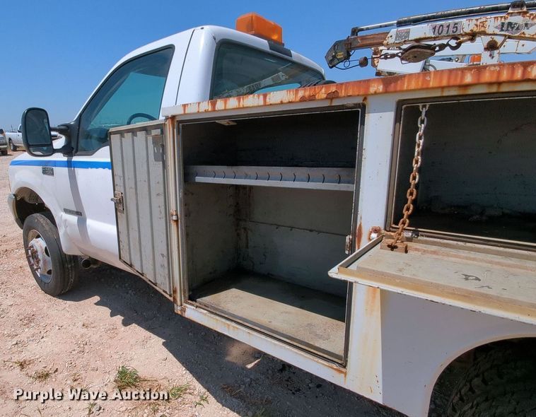 image for item MX9350 2001 Ford F550  utility bed pickup truck