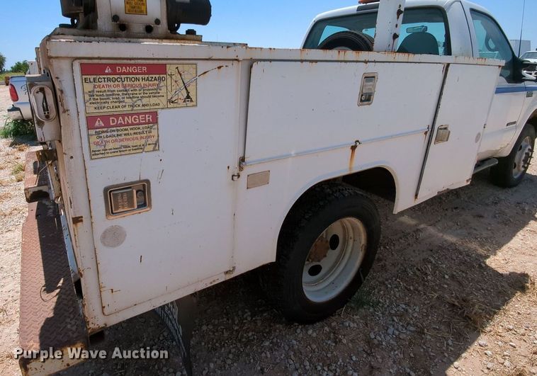 image for item MX9350 2001 Ford F550  utility bed pickup truck