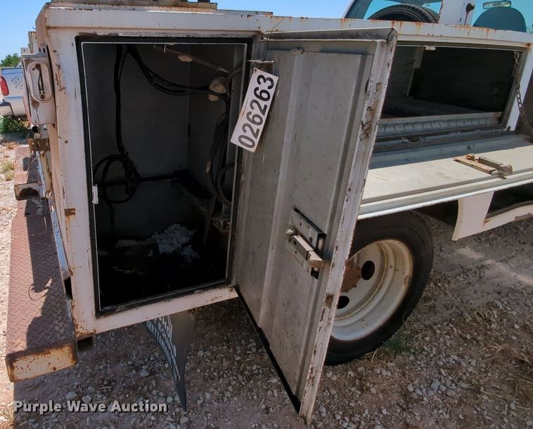 image for item MX9350 2001 Ford F550  utility bed pickup truck