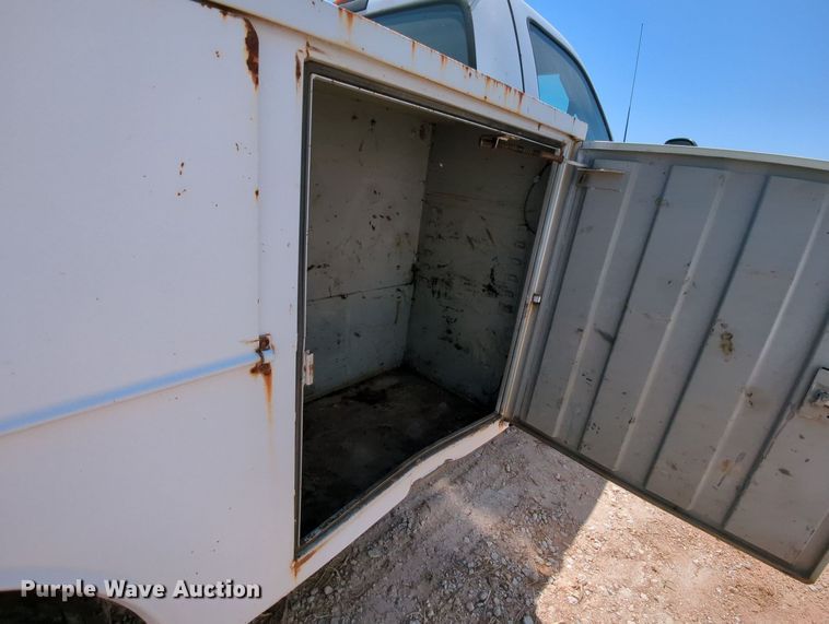 image for item MX9350 2001 Ford F550  utility bed pickup truck