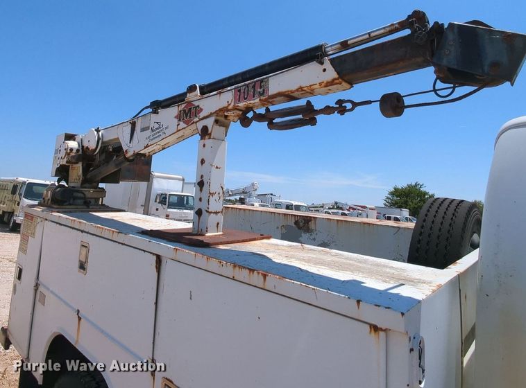 image for item MX9350 2001 Ford F550  utility bed pickup truck