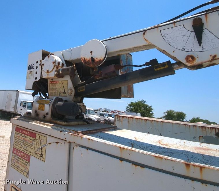 image for item MX9350 2001 Ford F550  utility bed pickup truck