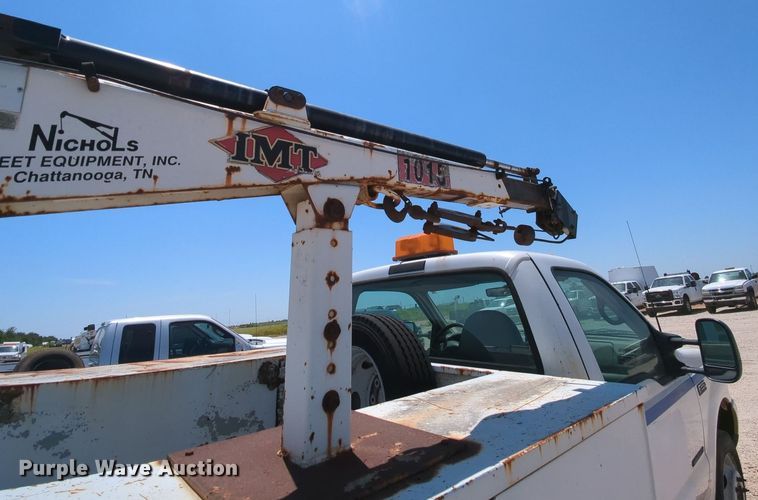 image for item MX9350 2001 Ford F550  utility bed pickup truck