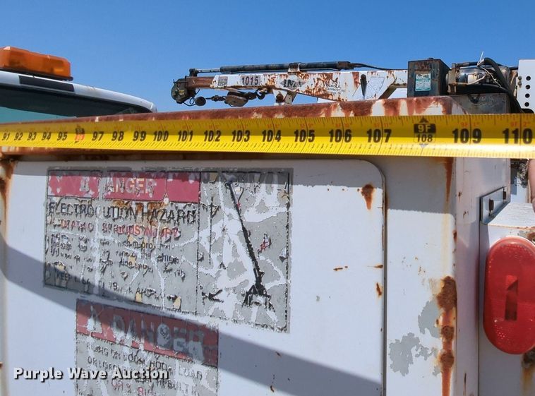 image for item MX9350 2001 Ford F550  utility bed pickup truck