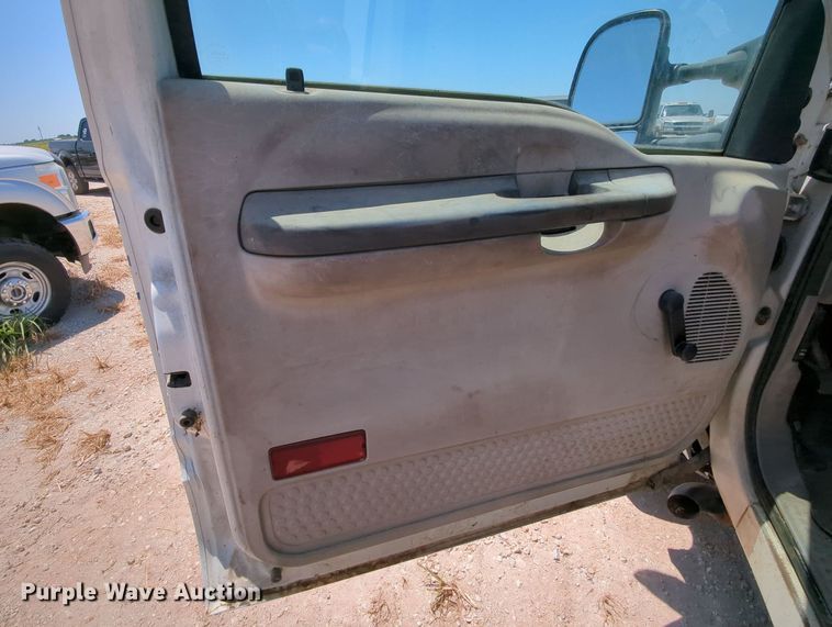 image for item MX9350 2001 Ford F550  utility bed pickup truck