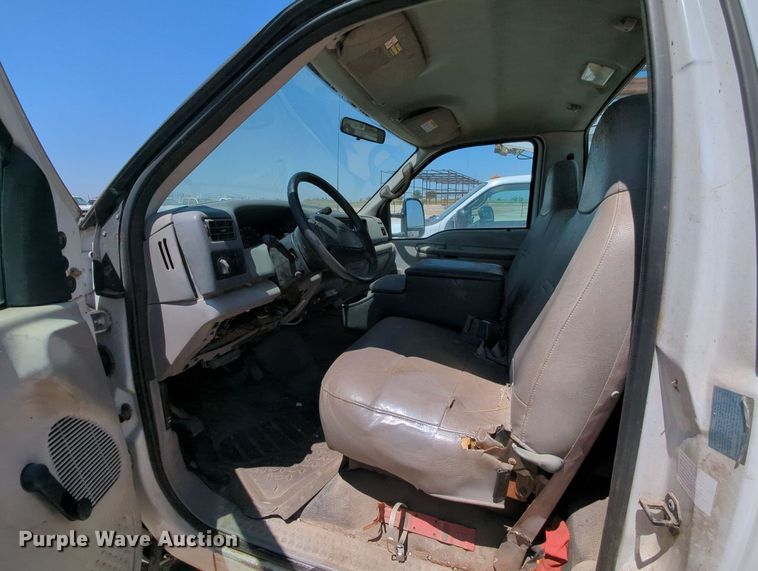 image for item MX9350 2001 Ford F550  utility bed pickup truck