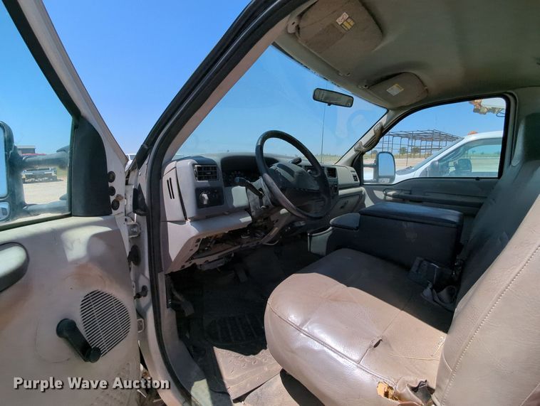 image for item MX9350 2001 Ford F550  utility bed pickup truck