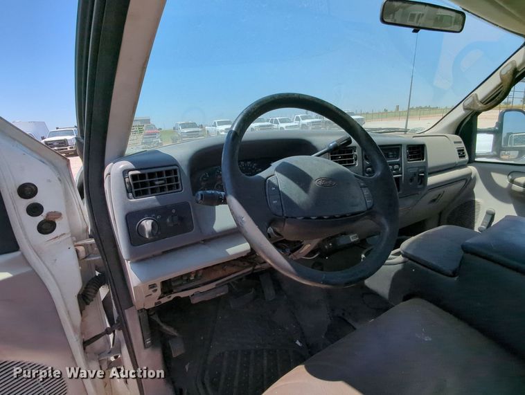 image for item MX9350 2001 Ford F550  utility bed pickup truck