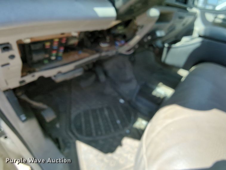 image for item MX9350 2001 Ford F550  utility bed pickup truck