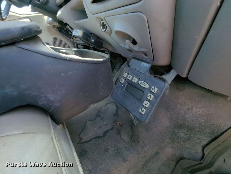 image for item MX9350 2001 Ford F550  utility bed pickup truck