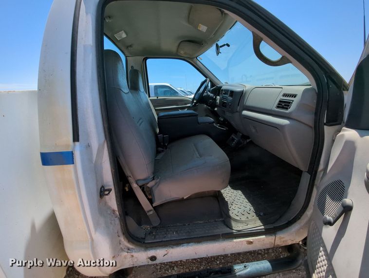 image for item MX9350 2001 Ford F550  utility bed pickup truck