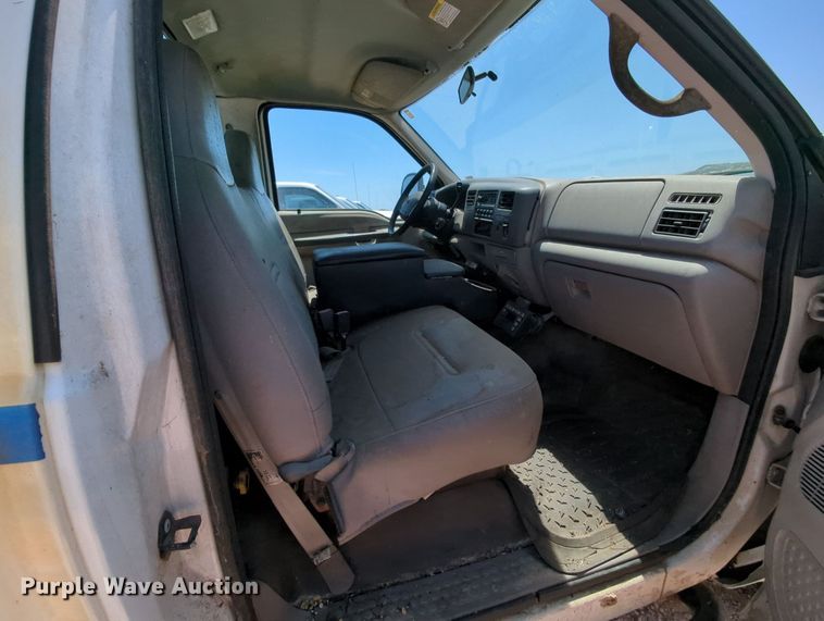 image for item MX9350 2001 Ford F550  utility bed pickup truck