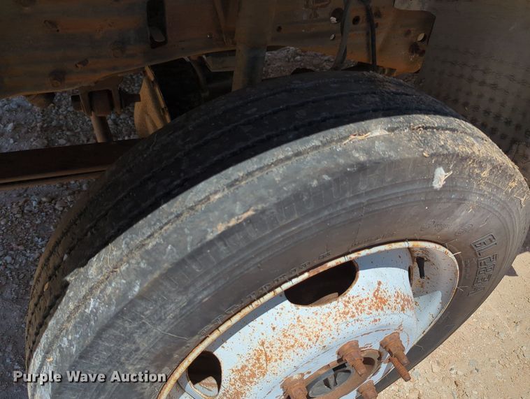 image for item MX9350 2001 Ford F550  utility bed pickup truck