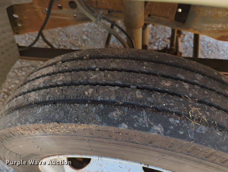 image for item MX9350 2001 Ford F550  utility bed pickup truck