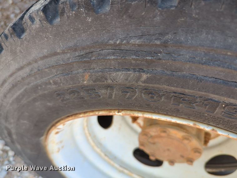 image for item MX9350 2001 Ford F550  utility bed pickup truck