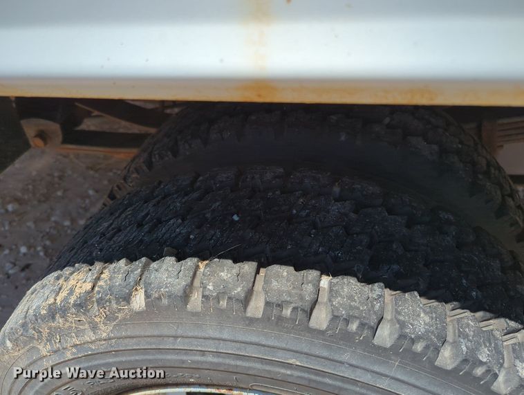 image for item MX9350 2001 Ford F550  utility bed pickup truck