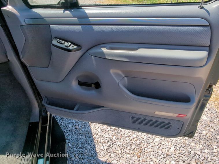 image for item MX9351 1995 Ford F150  pickup truck