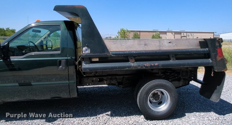 image for item MX9352 2001 Ford  F350 Super Duty XL  dump bed pickup truck