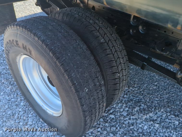 image for item MX9352 2001 Ford  F350 Super Duty XL  dump bed pickup truck