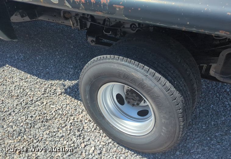 image for item MX9352 2001 Ford  F350 Super Duty XL  dump bed pickup truck