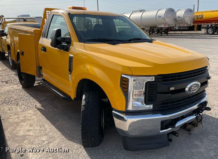 image for item MY9502 2018 Ford F350 Super Duty  utility bed pickup truck