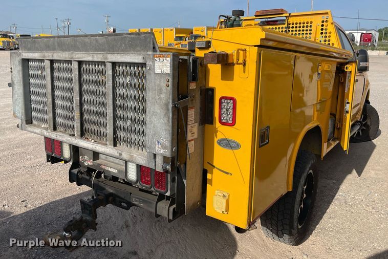 image for item MY9502 2018 Ford F350 Super Duty  utility bed pickup truck