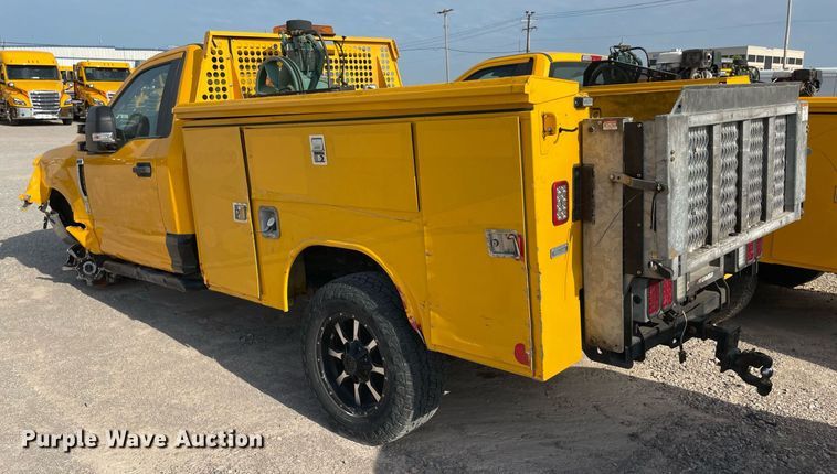 image for item MY9502 2018 Ford F350 Super Duty  utility bed pickup truck