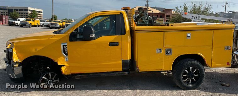 image for item MY9502 2018 Ford F350 Super Duty  utility bed pickup truck