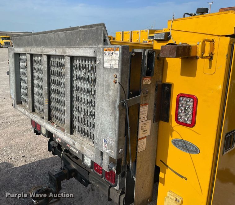 image for item MY9502 2018 Ford F350 Super Duty  utility bed pickup truck