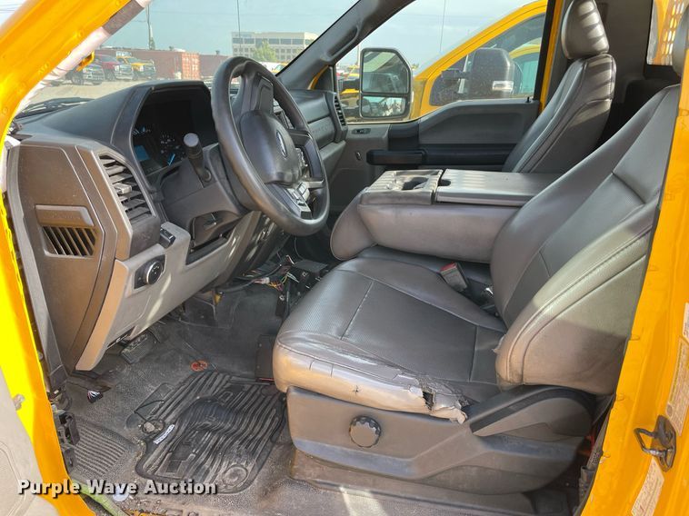 image for item MY9502 2018 Ford F350 Super Duty  utility bed pickup truck