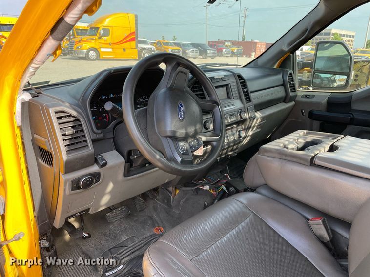 image for item MY9502 2018 Ford F350 Super Duty  utility bed pickup truck