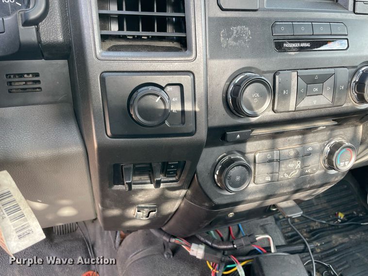 image for item MY9502 2018 Ford F350 Super Duty  utility bed pickup truck