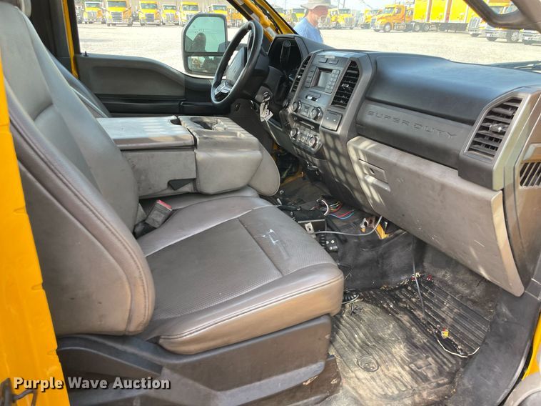 image for item MY9502 2018 Ford F350 Super Duty  utility bed pickup truck