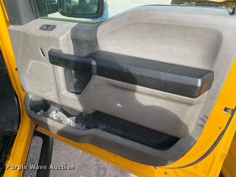 image for item MY9502 2018 Ford F350 Super Duty  utility bed pickup truck