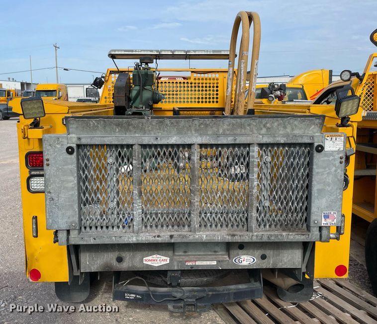 image for item MY9503 2017  Chevrolet Silverado 3500HD  utility bed pickup truck