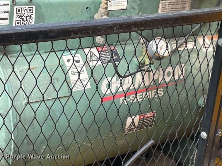 image for item MY9503 2017  Chevrolet Silverado 3500HD  utility bed pickup truck