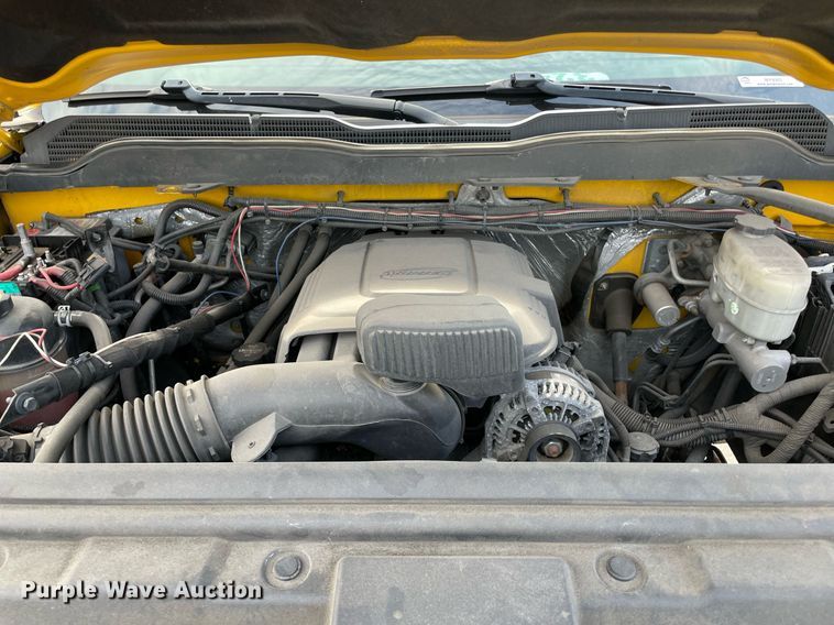 image for item MY9503 2017  Chevrolet Silverado 3500HD  utility bed pickup truck