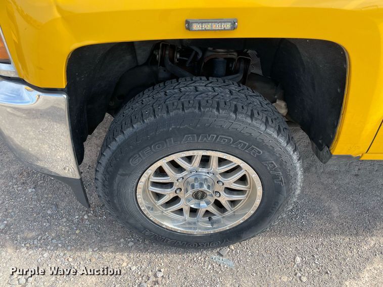 image for item MY9503 2017  Chevrolet Silverado 3500HD  utility bed pickup truck