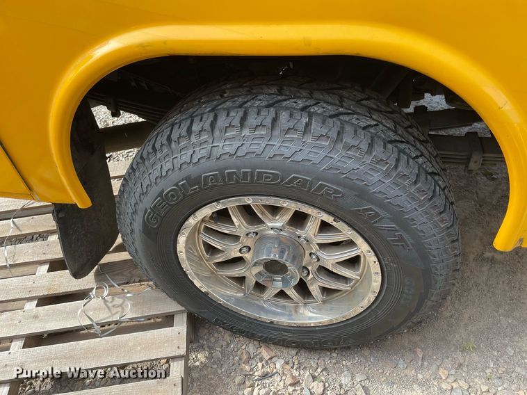 image for item MY9503 2017  Chevrolet Silverado 3500HD  utility bed pickup truck