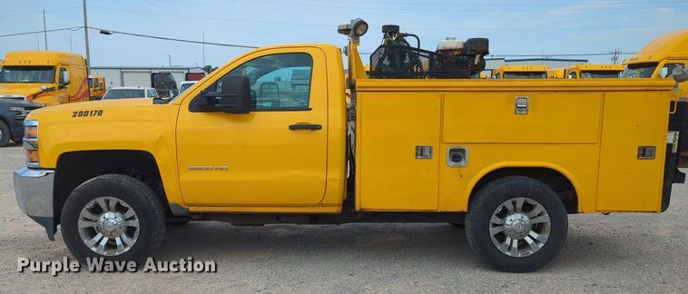 image for item MY9506 2016  Chevrolet Silverado 3500HD  utility bed pickup truck