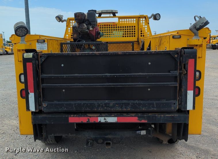 image for item MY9506 2016  Chevrolet Silverado 3500HD  utility bed pickup truck