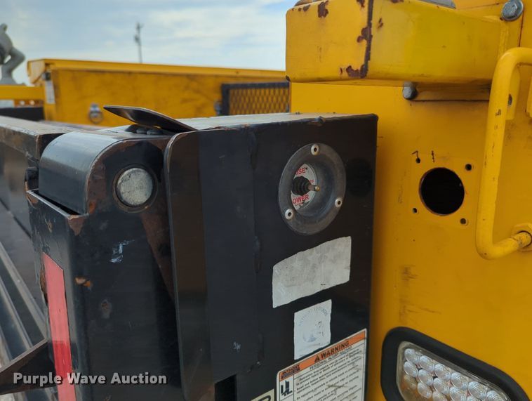 image for item MY9506 2016  Chevrolet Silverado 3500HD  utility bed pickup truck