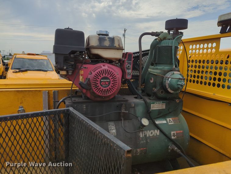 image for item MY9506 2016  Chevrolet Silverado 3500HD  utility bed pickup truck